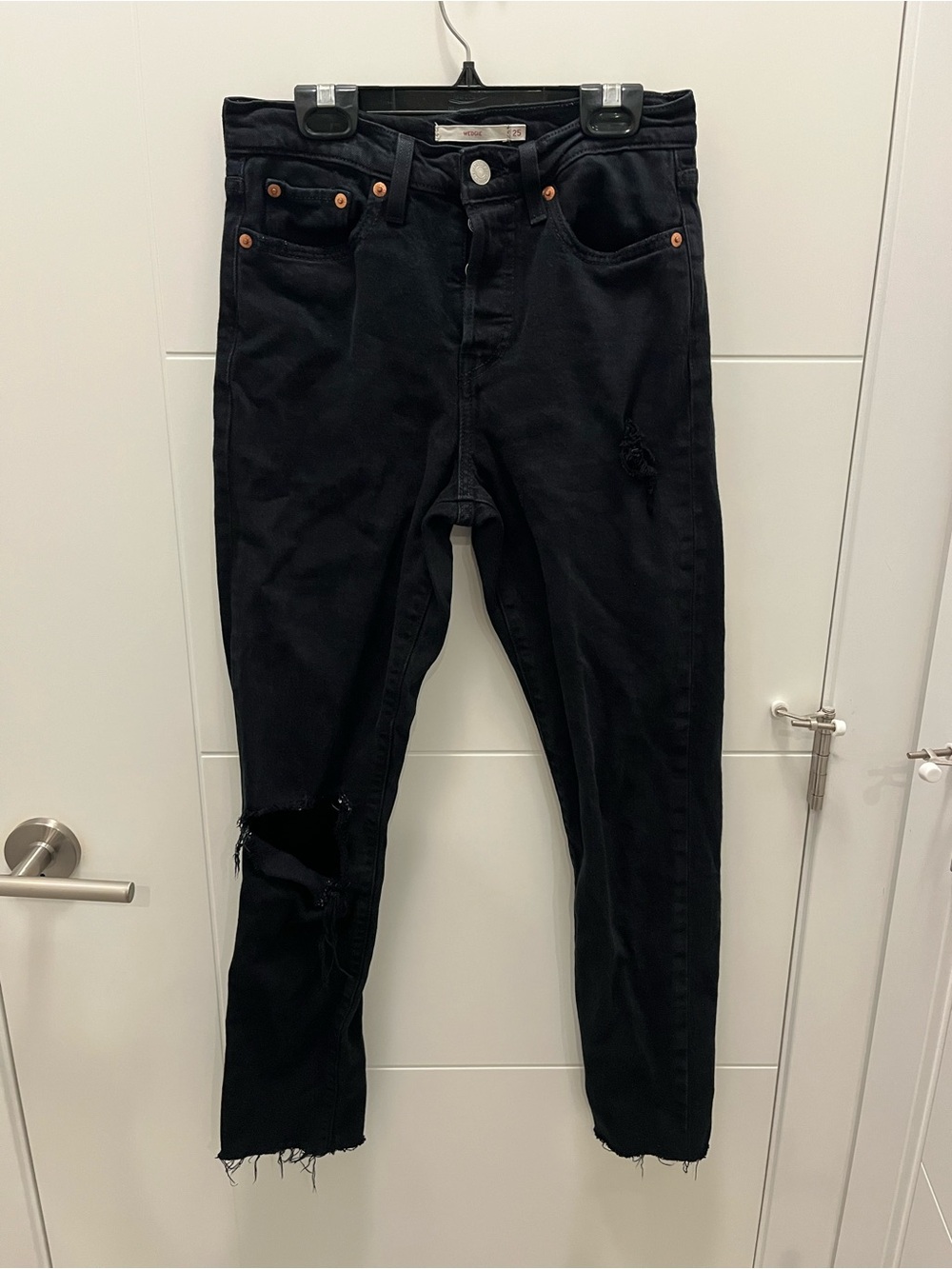 Levi’s Women’s Distressed Wedgie Black Jeans- Size 25